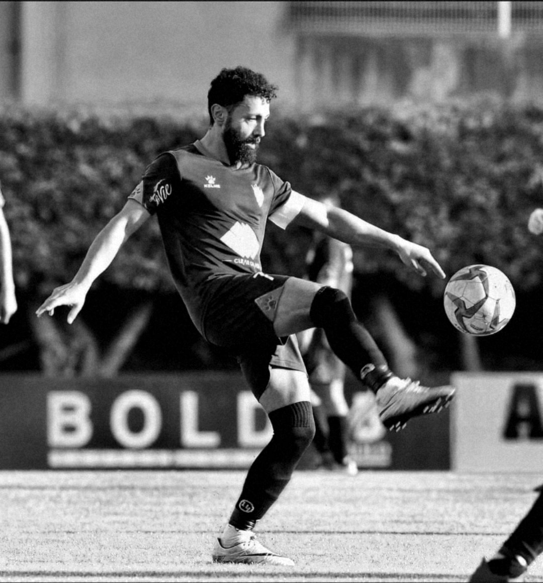 LebanonFG's tweet photo. نادي تجمّع شباب بعلبك الصاعد إلى الدرجة الأولى ينعي لاعبه القائد مصطفى غريب الذي استـ/شهد إثر عدوانٍ إسرائي/لي على مدينة بعلبك. https://t.co/LAAY71ClRD