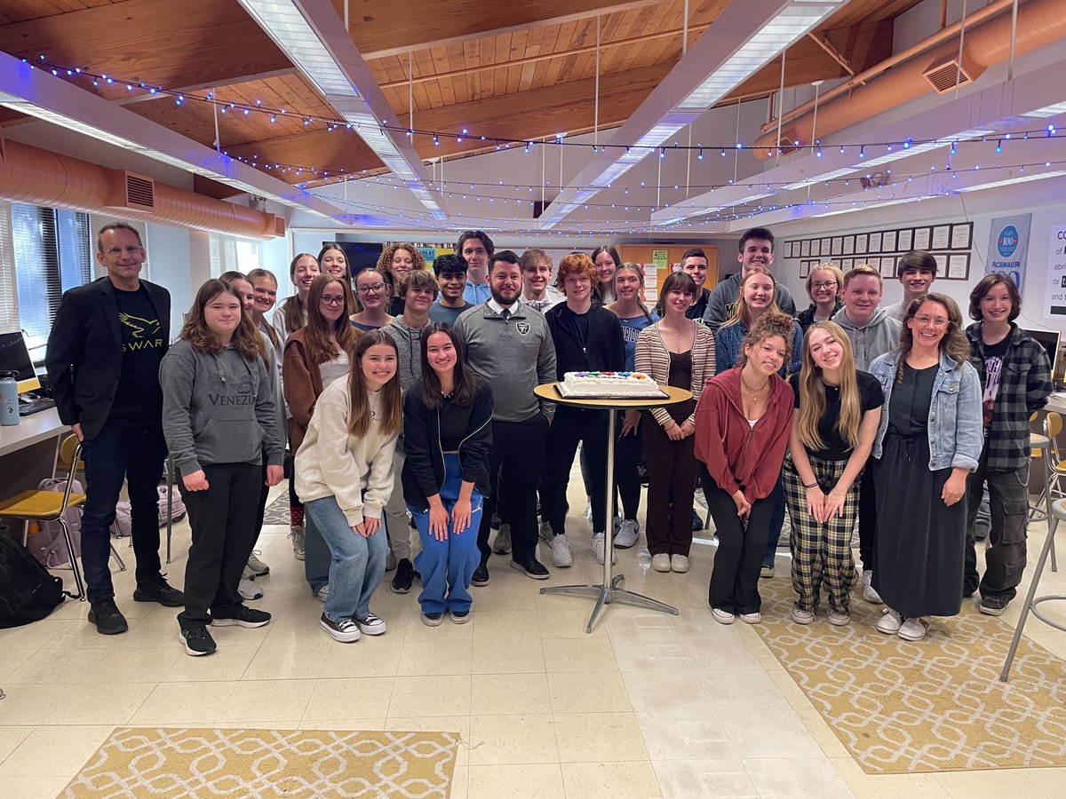 Today the FHN Media program celebrated principal Jeffrey Fletcher after being named the 2024 Missouri Interscholastic Journalism Association's Administrator of the Year Award for the diligent work he does to support the program. Congratulations!