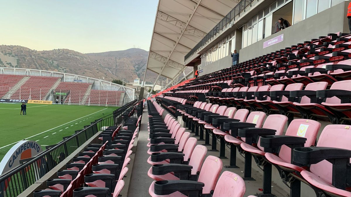 '¡Gran duelo entre Calera y Cobreloa! ⚽️ Emoción en cada minuto, nuestro amigo @mauriciosalba se encuentra en el estadio para presenciar el cotejo ⚽️ #FútbolChileno #PasiónPorElDeporte #CaleraVsCobreloa'