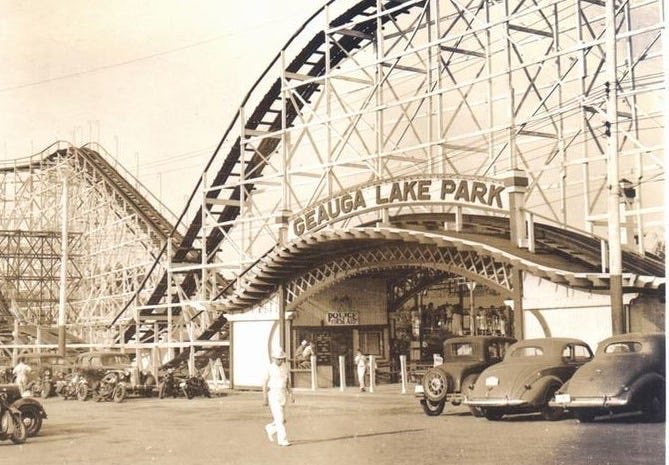 DonHelbig's tweet photo. Who remembers Geauga Lake? Going to write a piece on it soon for Theme Parks By Don. #GeaugaLake #Memories https://t.co/O0CBjhLpRO