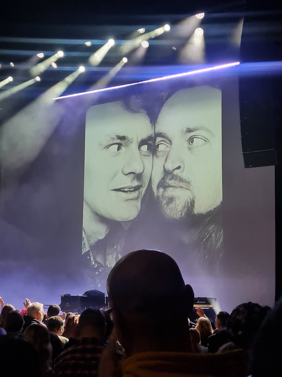 CorrieCarson's tweet photo. Fantastic show tonight @BillBailey . First comedy gig ever that I've cried two different types of tears. Beautiful, poignant tribute to the great Sean Lock with the pipers lament. Until next time. https://t.co/HVNed0esOi