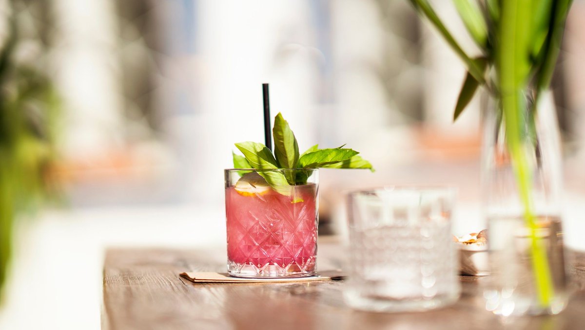 6 Refreshing Cocktails to Get You Excited For Early Spring
l8r.it/MFhQ

#punxsutawneyphil #springcocktails #springdrinks #spring #springtime #springishere #springhassprung #cocktails #happyhour #happyhourideas #happyhourrecipes #mixology #mixologists #cocktailrecipes