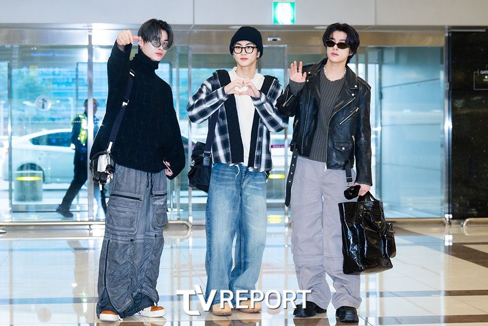 enhypenupdates's tweet photo. [AIRPORT] 240312

JUNGWON, JAKE, and NI-KI at Gimpo International Airport on their way to Japan | Press Photo (1)

@ENHYPEN_members @ENHYPEN #ENHYPEN #엔하이픈 https://t.co/CMCT6tQkuD
