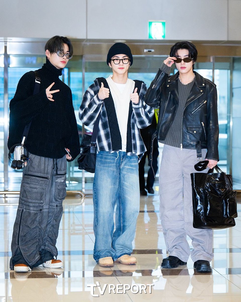 enhypenupdates's tweet photo. [AIRPORT] 240312

JUNGWON, JAKE, and NI-KI at Gimpo International Airport on their way to Japan | Press Photo (1)

@ENHYPEN_members @ENHYPEN #ENHYPEN #엔하이픈 https://t.co/CMCT6tQkuD