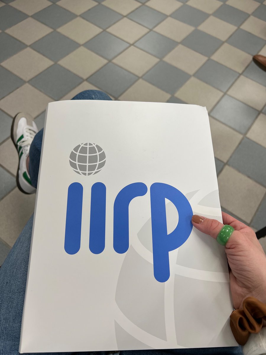 Sara Tennyson tweet media