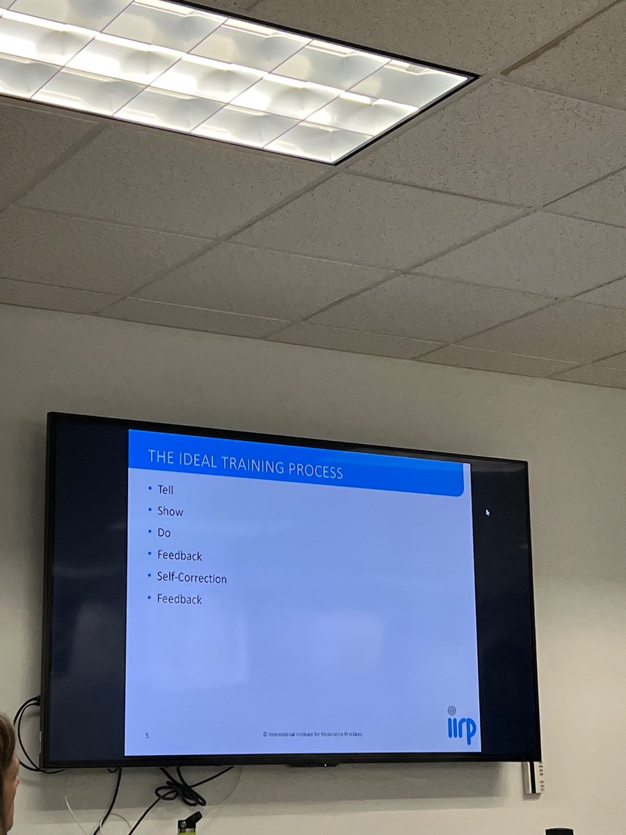 Sara Tennyson tweet media