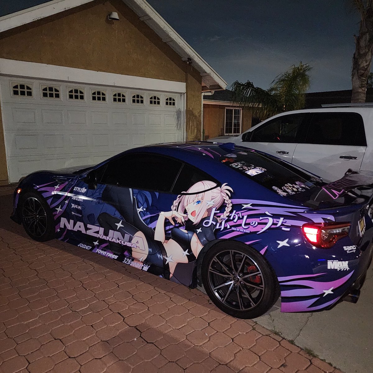 <a href="/yofukashi_pr/">『よふかしのうた』TVアニメ公式</a> I can't believe they announced season 2 right when I got my car wrapped as Nazuna
