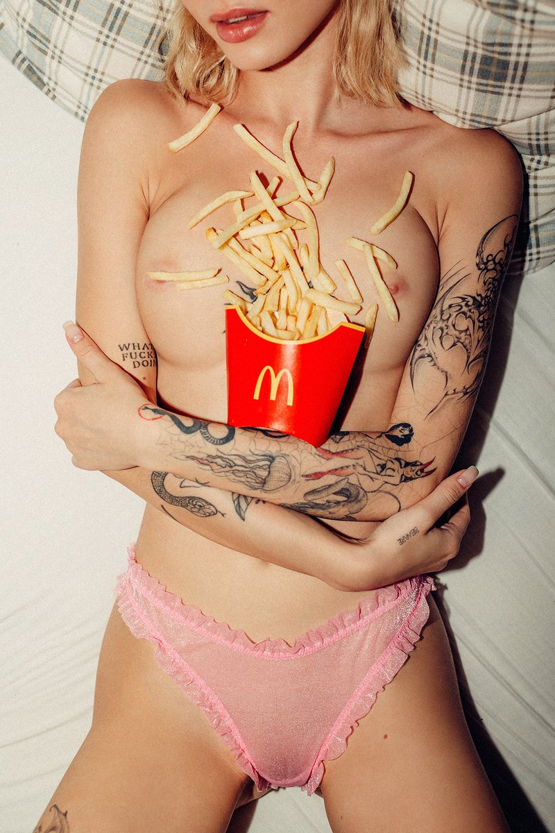 Fries🍟

Owned <a href="/punk6529/">6529</a>