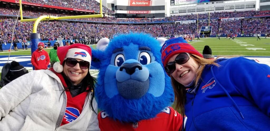 #MascotMonday you say? Much love to you, Billy!! 
Go Bills ❤️💙
Show me your Billy pictures!!