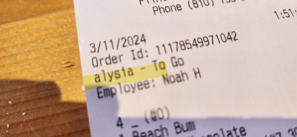 CookieMcleasha's tweet photo. New way for my name to be spelled *Alysia*
Lady was calling out for Alyssa &amp; I'm just sitting there 🤣🤣 https://t.co/LO7pd1kQfs