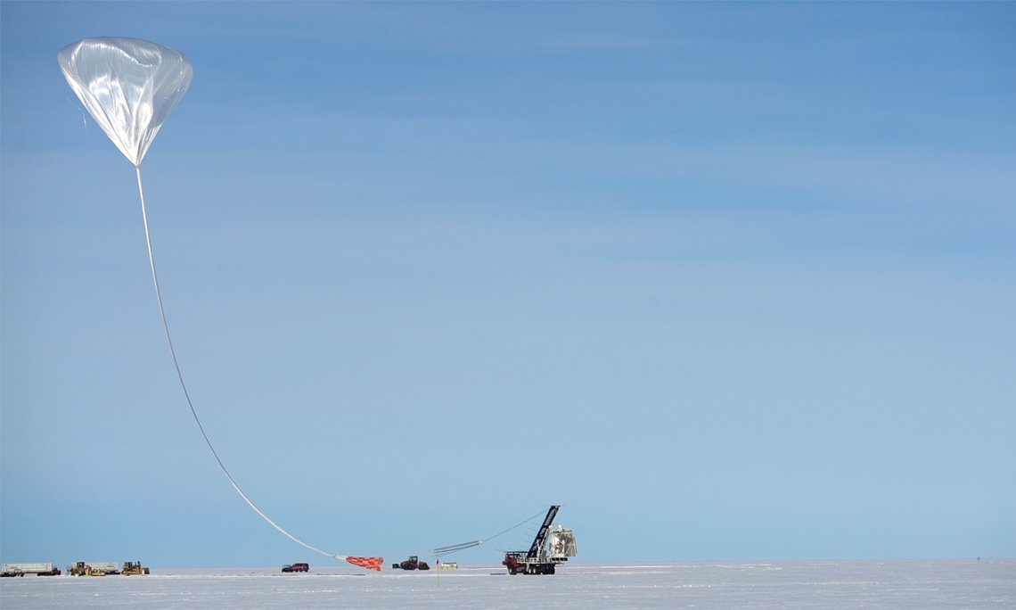 Breaking records high above Antarctica! Steward Observatory's GUSTO mission soars 22 miles up for weeks and weeks, setting a new NASA milestone. Read more: news.arizona.edu/story/steward-… #RecordBreaker #AntarcticaAdventure #StewardObservatory #NASA