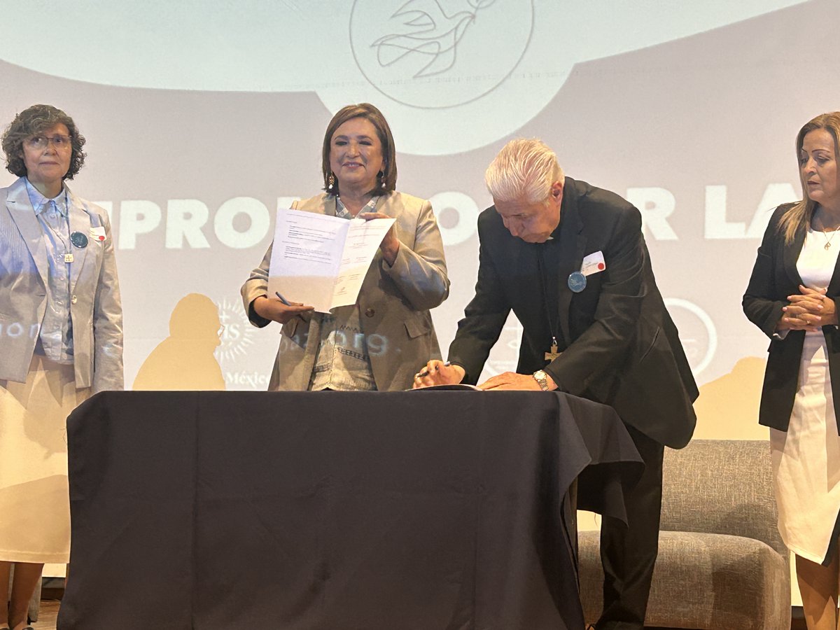 Jlabastida's tweet photo. Hoy estuvimos en la firma de los candidatos a la presidencia del Compromiso por la Paz, una iniciativa de la Iglesia católica que busca unir a la sociedad para alcanzar una paz duradera, con verdad y justicia. La información en @IglesiaMexico y @DesdeLaFeMx https://t.co/7T3z1GfePG