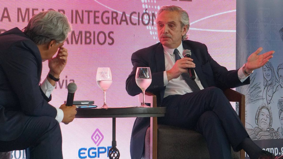 jaarreaza's tweet photo. En Santa Cruz, #Bolivia, participamos en el Seminario sobre la Nueva Arquitectura Financiera Regional. Evaluamos los avances y desafíos del @ALBATCP y sus herramientas económicas: Petrocaribe, el @BancoAlba y el SUCRE. Esos instrumentos están al servicio de toda Nuestra América y sus procesos de integración.