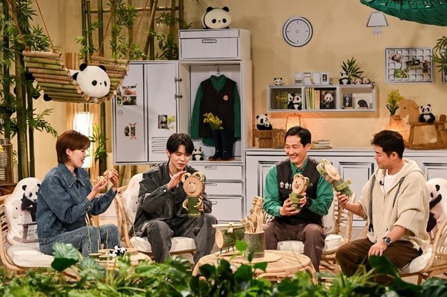 translatingTXT's tweet photo. preview of #yeonjun on ‘fubao and grandpa season 2’ 🐼❤️

@TXT_members @TXT_bighit https://t.co/TgyO3XYYHx