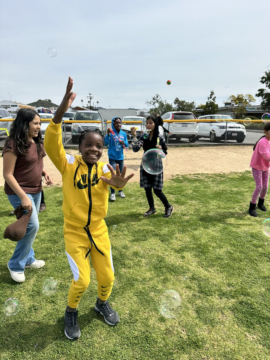 CallieCoffin's tweet photo. 280 students earned extra recess for high iReady reading growth today! Great job, @MagnoliaCVUSD!🫧☀️🌱 https://t.co/YHJYvWHZxF