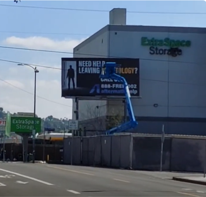 JeffreAugustine's tweet photo. #Scientology #Cult #AftermathFoundation @claireheadley @LeahRemini
Billboard before and after the Aftermath Foundation billboard was put up this morning: https://t.co/6fUYipjwb9