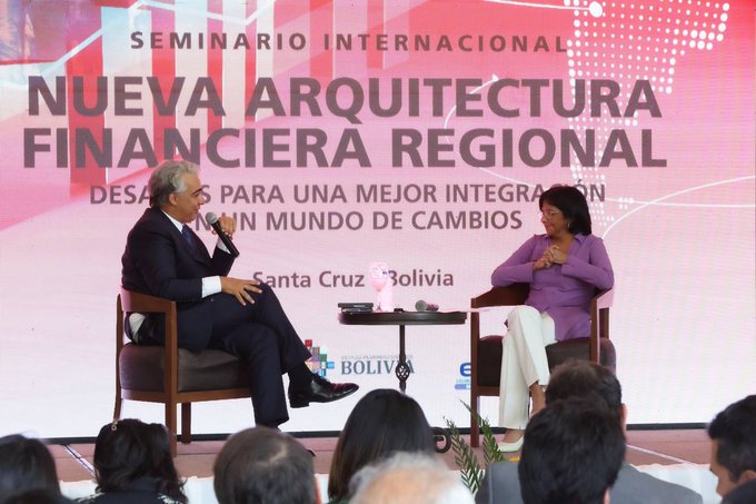 MPPEFCE on X: "#EnFotos || La Vicepresidenta Ejecutiva de la República,@delcyrodriguezv participó en el Seminario Internacional: “Nueva arquitectura financiera regional, Desafíos para una mejor integración en un mundo de cambios", desde el