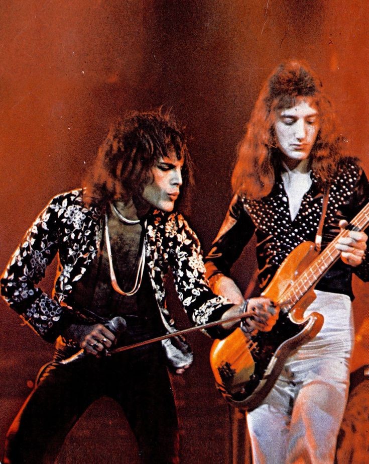 #FreddieMercury 
#JohnDeacon
#Queen