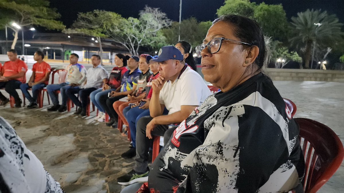 comandosergioh's tweet photo. Desde Ciudad Bolívar, altar de la
Patria decimos que #YoPostuloANicolas
#LoQueDiganLasBases @NicolasMaduro es nuestro candidato y será reelecto por la voluntad del pueblo, porque somos un pueblo libre y soberano @PartidoPSUV https://t.co/uJUpTluEex
