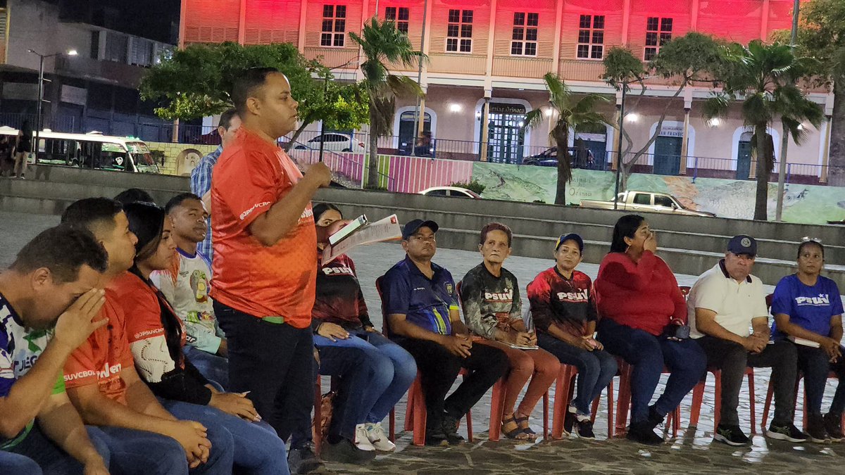 comandosergioh's tweet photo. Nuestra #JPSUV está clarito y lo dicen #YoPostuloANicolas
#LoQueDiganLasBases @NicolasMaduro es el fiel defensor de nuestra patria y la protección del pueblo @PartidoPSUV así lo vamos a reafirmar en la próxima fiesta electoral https://t.co/6N1wZ2MDOb