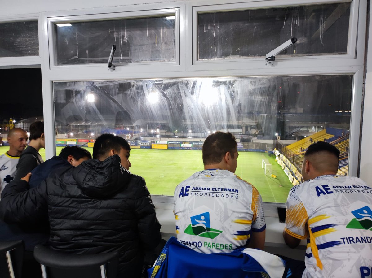 Los chicos de <a href="/tirandoparedesf/">Tirando Paredes</a> en los palcos del León Kolbowski.