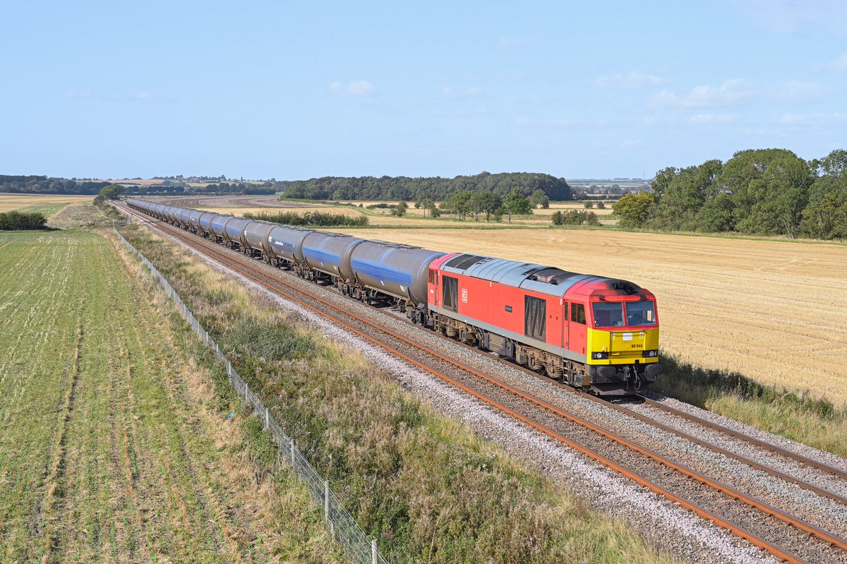 A sight now seemingly confined to the history books, 60044 'Dowlow' romps through Howsham on 21/09/20 working the 6M00 Humber to Kingsbury. The train, which comprised thirty loaded TEA tanks, is relatively easy work for the 'tug' as it powers through the Lincolnshire countryside.