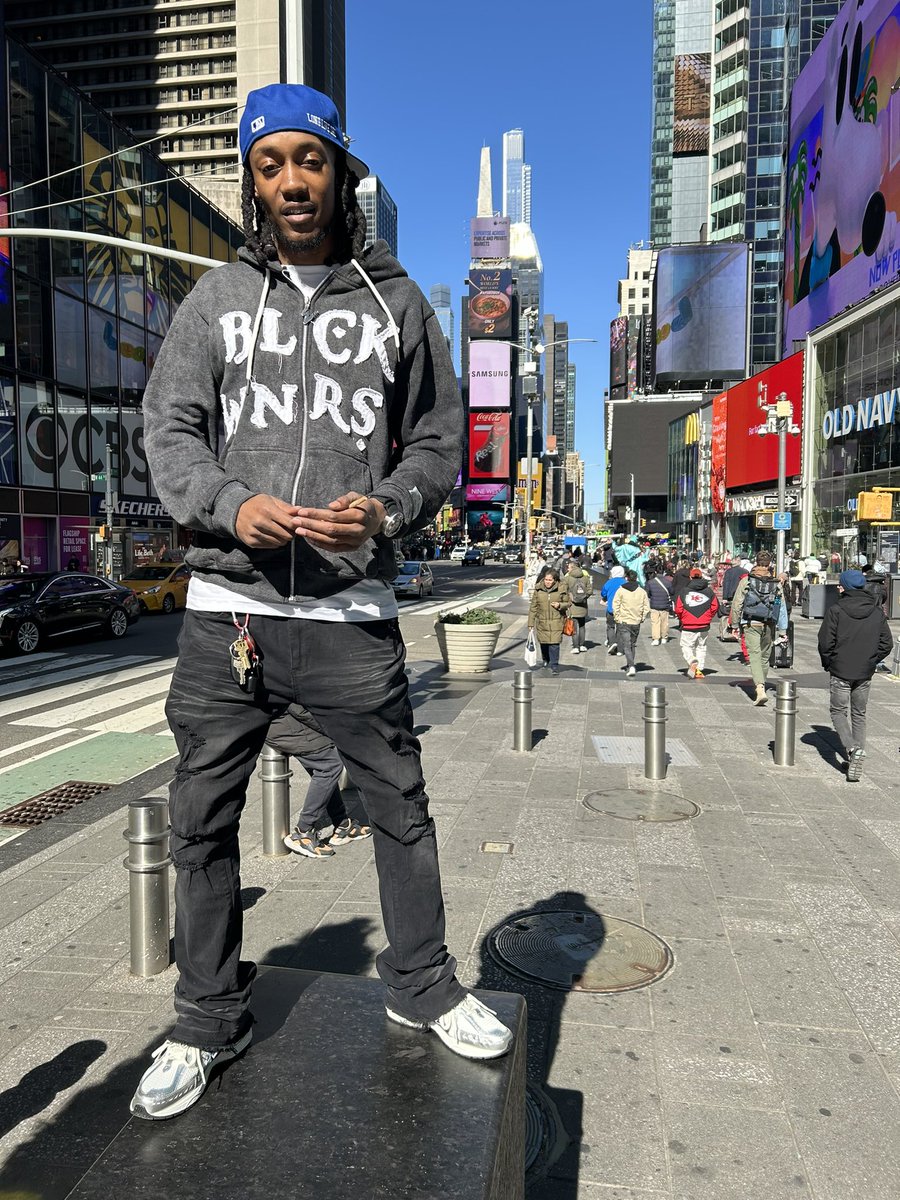 Evan_TopTier's tweet image. Happy 26th to me 03/11 🎉🍾
" #ThreeEleven hoodies "
100% Cotton available tonight at 10PM
Link in bio @Black_Winners