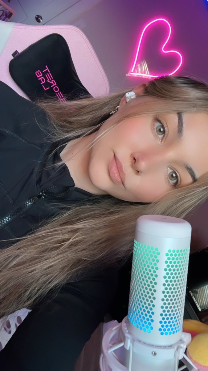 Chloè tweet media