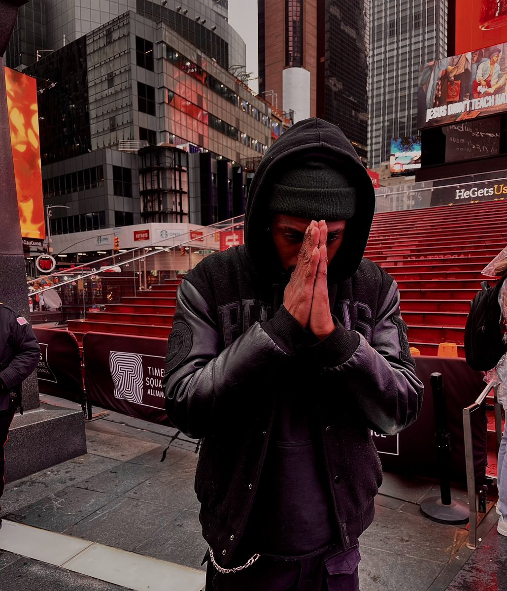markissthegod's tweet photo. MARKISSTHEGOD https://t.co/8VAf5zgbBS