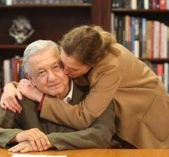 Para Amlovers, pero de esos de hueso colorado, de cepa...

Describa al Presidente Andrés Manuel López Obrador en una sola palabra