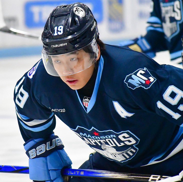 Congrats to Irvine native and Anaheim Jr. Ducks alum James Hong on being named @USHL Forward of the Week with the @MadCapsHockey! READ MORE HERE: carubberhockey.com/jr-ducks-grad-…
