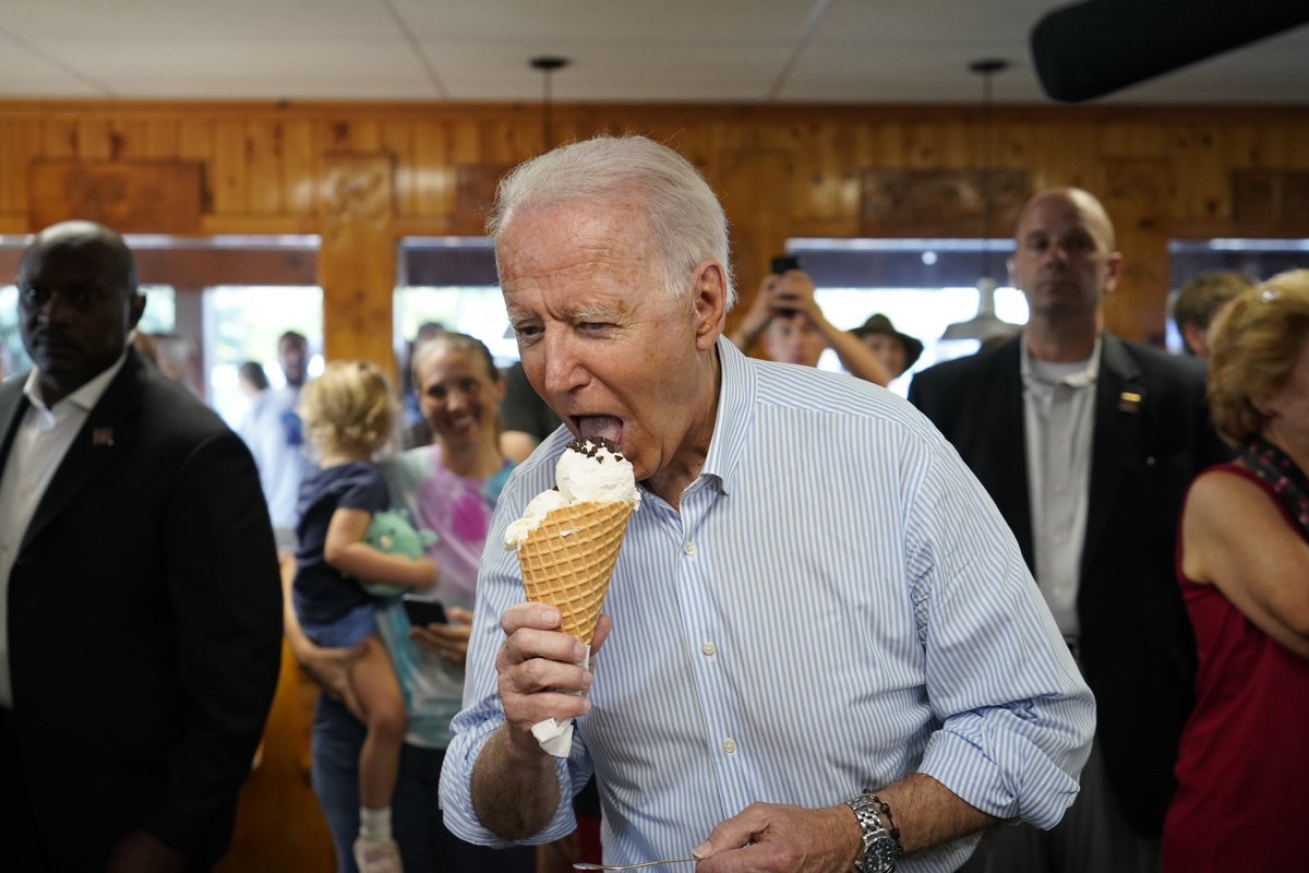 GeopoliticsDH's tweet photo. 80 percent of Russia 🇷🇺 supports Vladimir Putin.

80 percent of China 🇨🇳 supports Xi Jinping.

Over 60 percent of Americans DISAPPROVE of Joe Biden.

The American Empire is crumbling and the world is a whole new multiple ball game. https://t.co/cd9gM5aDG7