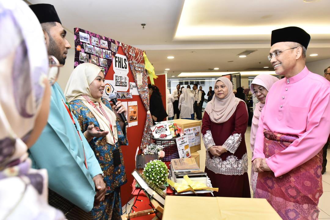 MohdShukriYajid's tweet photo. Impressive proposal and programs launched by the @MSUmalaysia community across campuses, faculties, and departments for #MSUIhyaRamadan2024. I wished everyone the best of luck with their future events, which promote love, dedication, and empathy for those in need. MSU1D1K #MSUsd https://t.co/ViHWI2Z2KJ