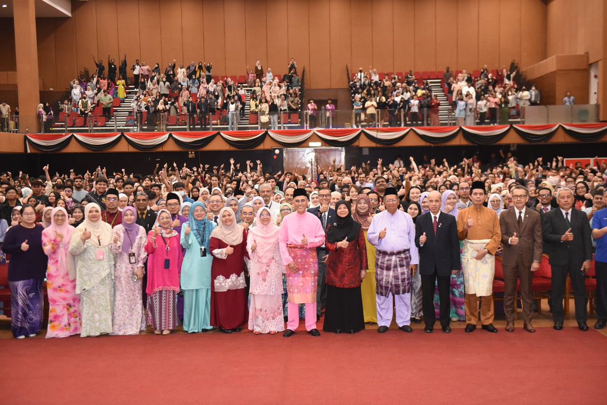 MohdShukriYajid's tweet photo. Impressive proposal and programs launched by the @MSUmalaysia community across campuses, faculties, and departments for #MSUIhyaRamadan2024. I wished everyone the best of luck with their future events, which promote love, dedication, and empathy for those in need. MSU1D1K #MSUsd https://t.co/ViHWI2Z2KJ