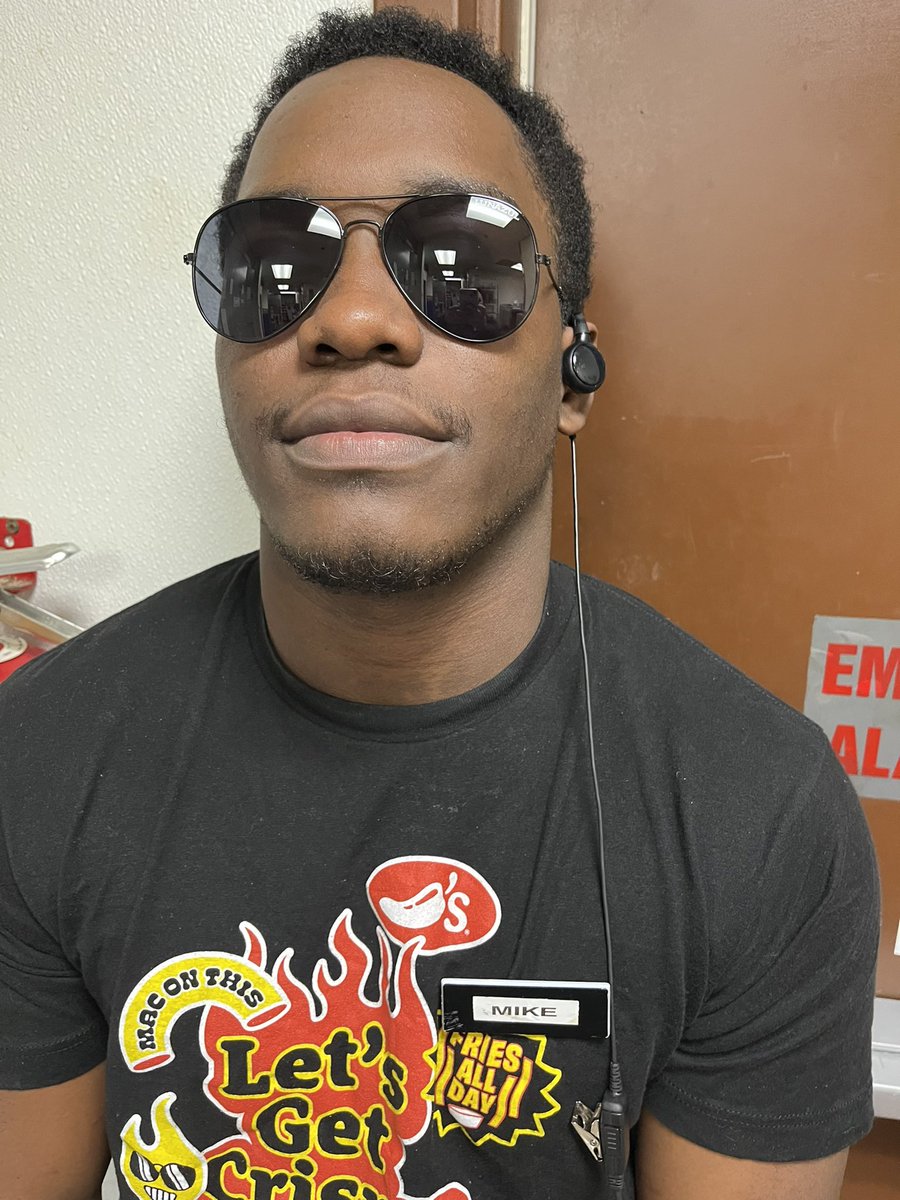 DazioDevin's tweet photo. We got Mike winning our Rita Basketball 🏀 tonight with 15 points at 1st cut time! 
He picked out the lunazul aviators ! 
Feeling fly 
#margaritamadness
#chilislove https://t.co/A5kb7KDJjE