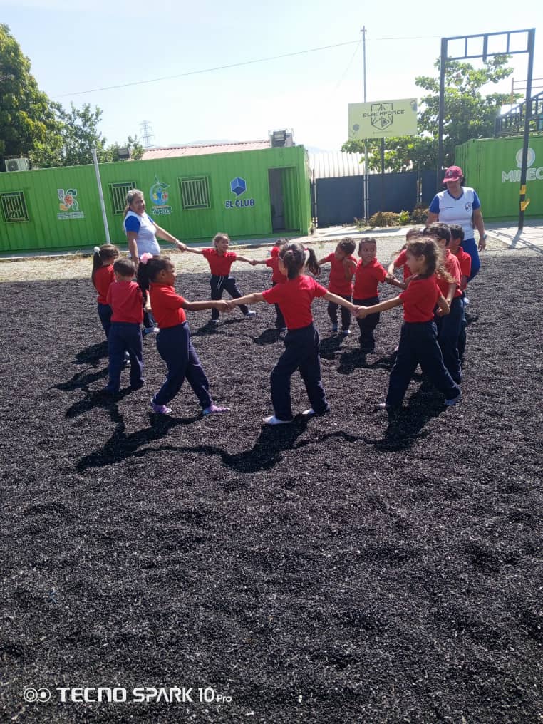 CeinAndresBello's tweet photo. Los niños y niñas en la actividad de la Brigada ecológica en el parque del Árbol de Ciudad Caribia @cdcectraheroica @MPPEDUCACION @_LaAvanzadora https://t.co/LugZ9r8E1y