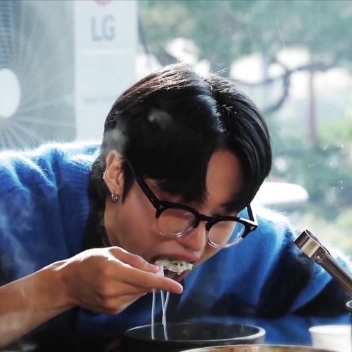 sannipanyeo's tweet image. wooyoung clips that trigger my cuteness aggression 

a thread