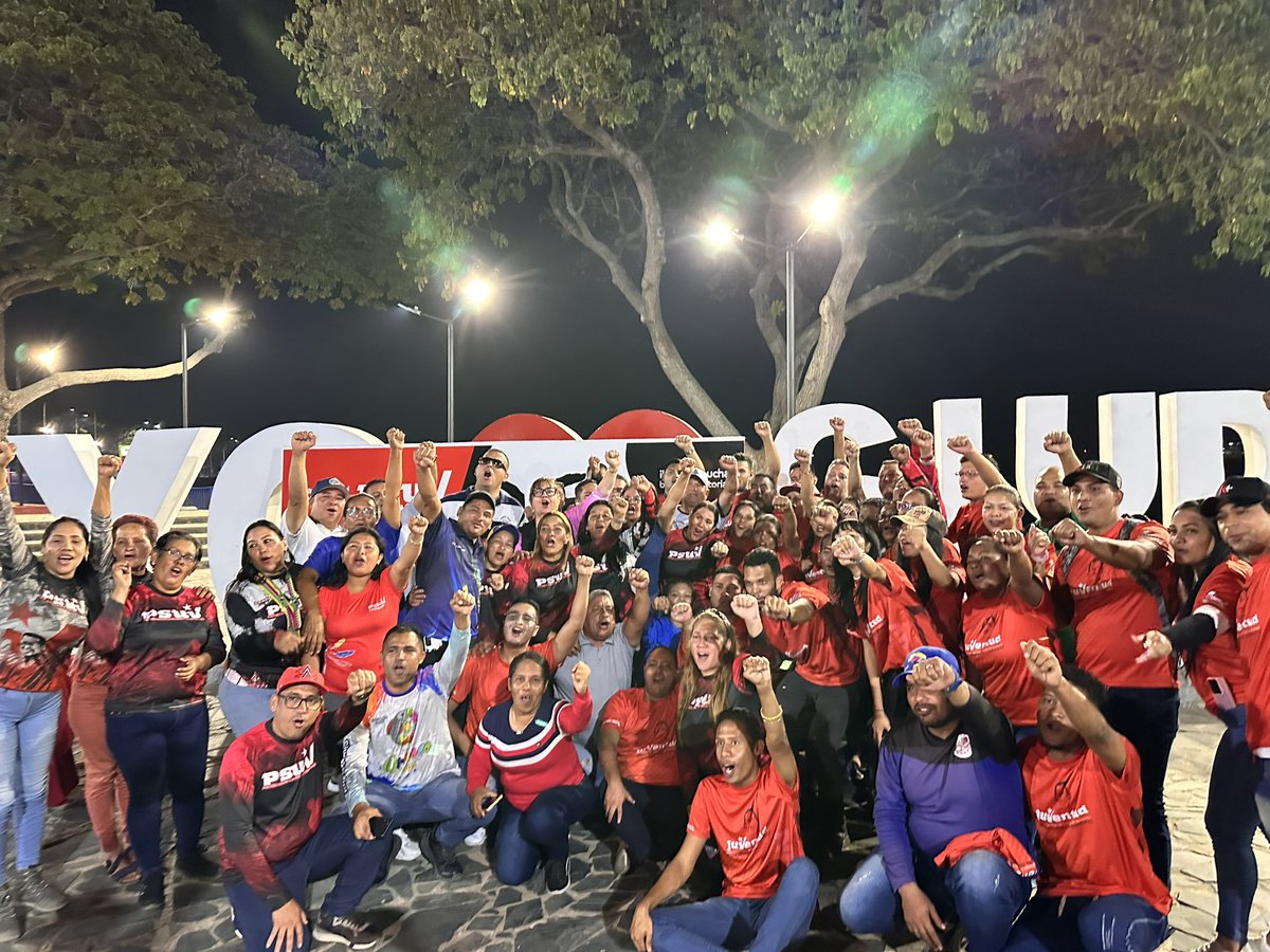 comandosergioh's tweet photo. Una vez más reafirmamos que desde los espacios del Mirador Angostura en nuestra Ciudad Bolívar, equipo municipal del @PartidoPSUV y la #JPSUV reafirmamos que #YoPostuloANicolas @NicolasMaduro 
#LoQueDiganLasBases https://t.co/bs3odMg9zq