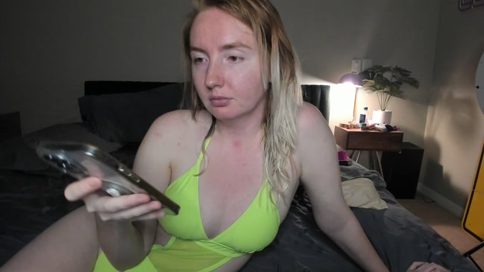 Eevee &amp; Ginger FREE PAGE is live now! https://t.co/Wlg7498yU3 https://t.co/0xzTc7mGeZ<a href="/tag/newprofilepic"class="tags"><span>#newprofilepic</span></a>