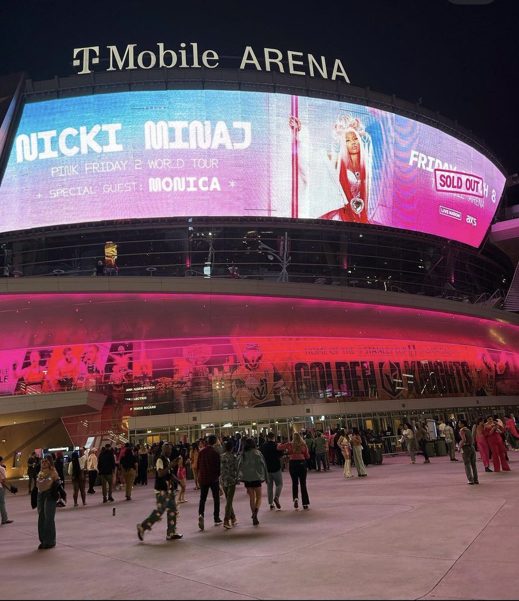 jf0rd's tweet photo. It’s a CELEBRATION every time we LINK UP!! 🎀🫶🏾🦄💕✨
#OGBarbz #Barbz #PinkFriday2 #Pinkfriday2GAGCITYTour #Pinkfriday2GAGCITYWorldTour #NickiMinaj #nicki #HeavyOnIt #LasVegas #GagCityLasVegas https://t.co/B7y13Y9J1s