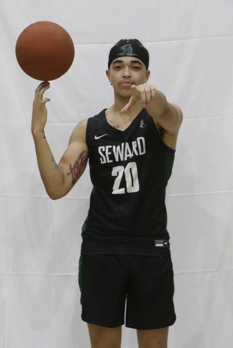 Mcunningham_0's tweet photo. Midseason Highlights
6’7 G/F - RedShirt Freshman 
4 years of eligibility 

https://t.co/OBKDOOYrQH https://t.co/p6781nlopJ