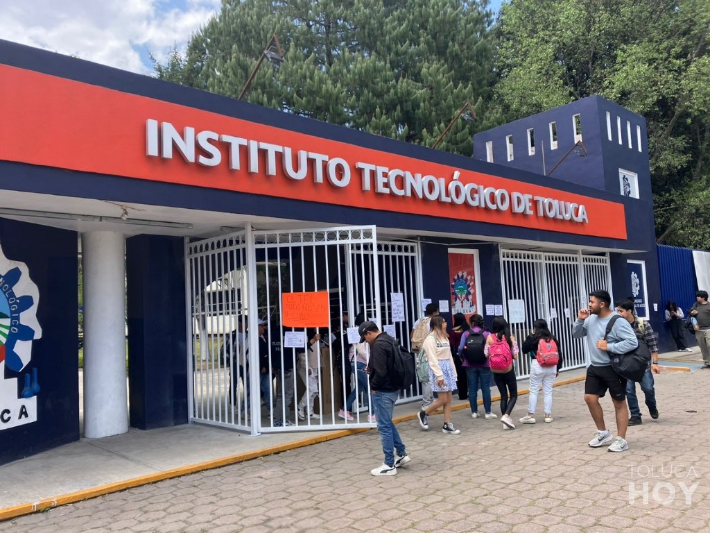TolucaHoy's tweet photo. #Estudiantes se suman al #paro en el #TecToluca
Los accesos al Instituto Tecnológico de #Toluca fueron cerrados, ya que la comunidad #estudiantil #tomó las instalaciones y se unió al #paro de actividades que inició personal administrativo y docente👇🏼
https://t.co/xGCUP8qQdX https://t.co/eLstHfqjXf
