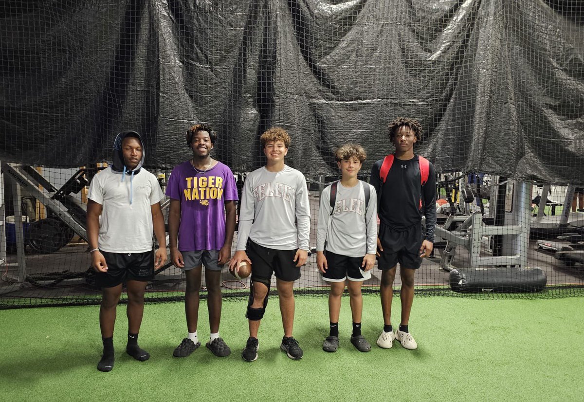 ballwitcee_'s tweet photo. A few clips from Day 1 @SelectQb with @7jimmyalarcon reps with @theodis_fields &amp; @JamariJackson02 Good work today
@CyLakes_FB @CoachCarter_19 @RealtorADHicks @CoachTryon https://t.co/g9nlmfrMc2