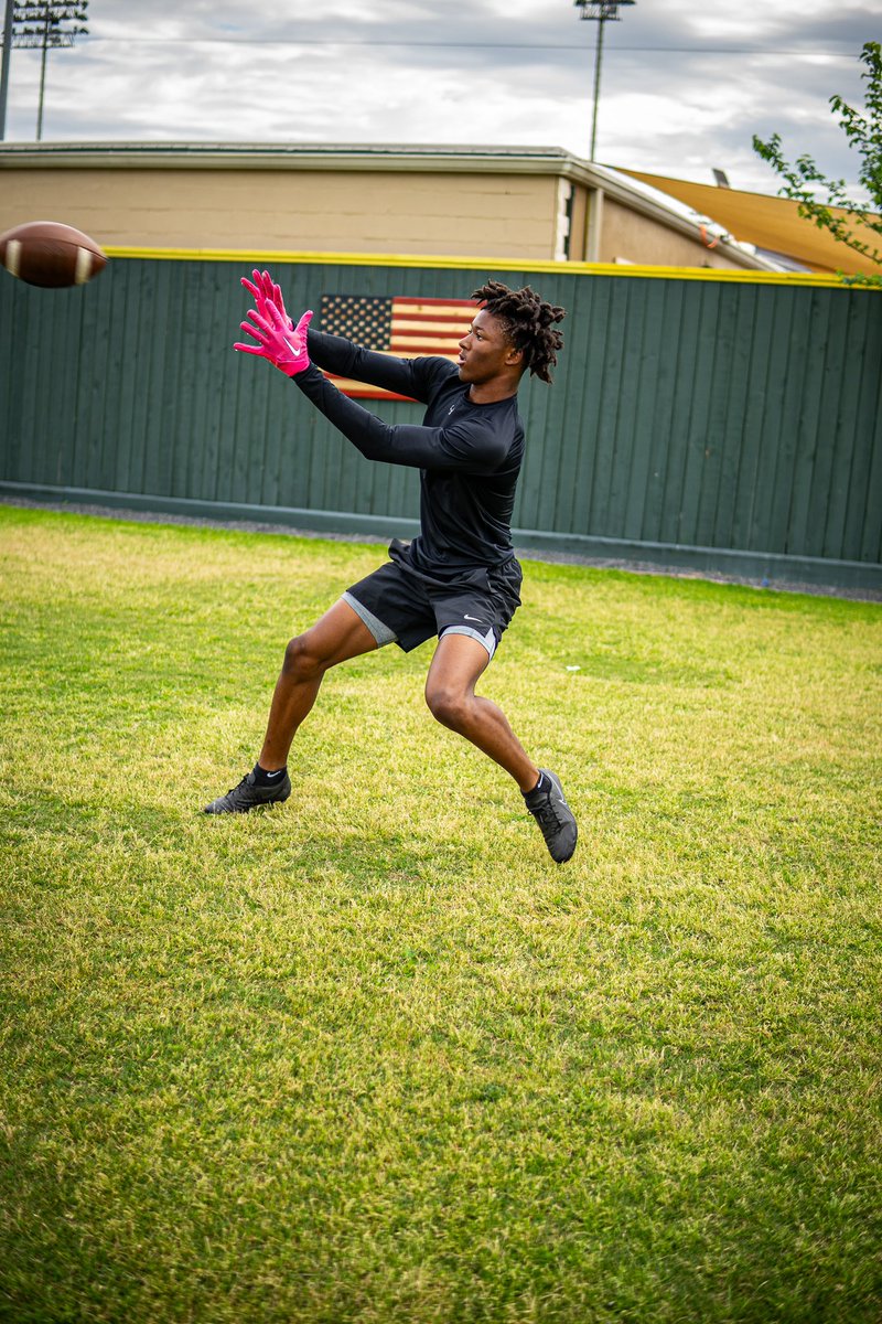 ballwitcee_'s tweet photo. A few clips from Day 1 @SelectQb with @7jimmyalarcon reps with @theodis_fields &amp; @JamariJackson02 Good work today
@CyLakes_FB @CoachCarter_19 @RealtorADHicks @CoachTryon https://t.co/g9nlmfrMc2
