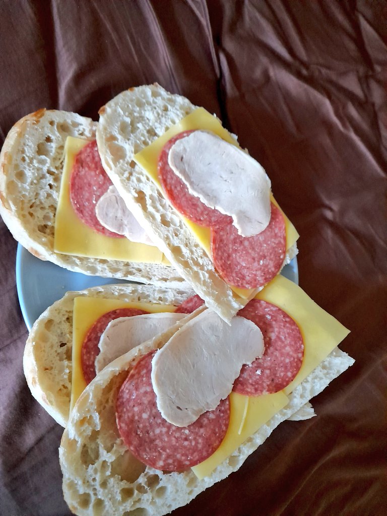 LugabugTen tweet media