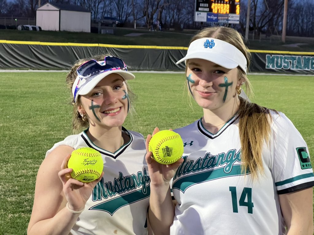 💣Bombs Away Alert!! 💣. Kori Johnson with a solo 💣 to start the game, and Brooke Bennett with a Grand Slam 🚀. Lady Mustangs win the home opener against Collins 9-5.