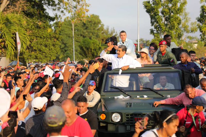 MonagasPCV's tweet photo. Monagas recibió con fuerza y entusiasmo a nuestro camarada presidente obrero Nicolás Maduro . Ese es mi gallo ! 

El que sabe, sabe . Ahí vamos #28Jul 

#SeDesbordóMaturín @ErnestoLunaPsuv @gallocantaclaro https://t.co/PsHIKx3ctu