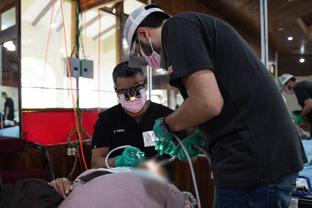 UNLoficial's tweet photo. ¡Servimos a la comunidad! 🥼🤝

🩺 Iniciamos con las  II Brigadas  Médico-Odontológicas 

Más de un centenar de personas recibieron el servicio que realiza nuestra carrera de Odontología con el apoyo de la organización Global Health Outreach (GHO). https://t.co/kzJbKI5rgA
