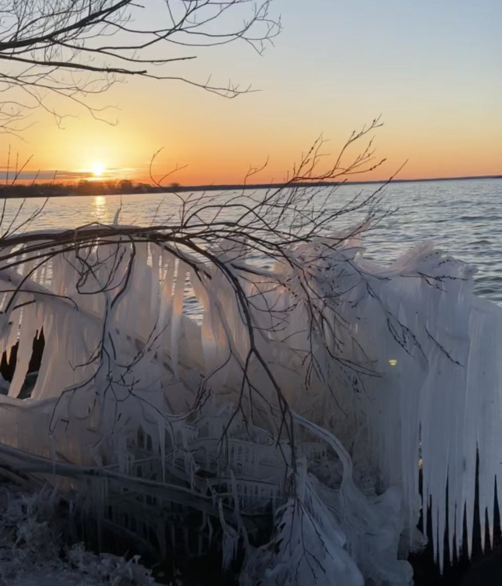 Look at the beautiful ice sculptures by the lake tonight. Isn’t nature fascinating? #LakeSimcoe #Nature #Sunset #WaterTherapy