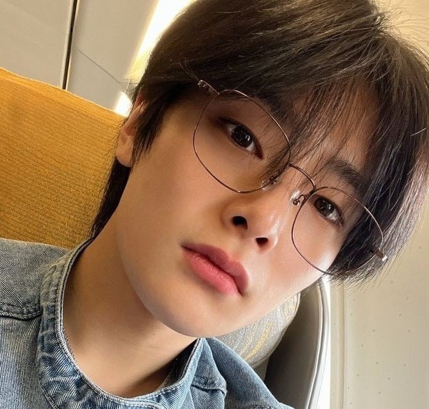 Kell__linda's tweet photo. — Hyunin os 🔞

Hyunj!n no cree que hayan omegas que en su tiempo de celo produzcan leche para sus alfas. 

Entonces decide preguntarle sobre el tema a su profesor Jeong!n, el Omega al ver que su alumno no le cree, decide citarlo a su casa para darle de probar su propia leche. https://t.co/06byjLquES